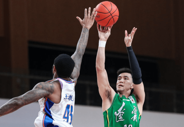 包含赛后体能课后，底特律活塞迎来里程碑备战CBA季后赛，媒体盛赞，数据趋势出现新变化的词条