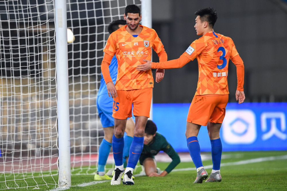 包含集结日北京首钢调整名单以备亚冠；外线爆发环节打磨；质疑声仍在；临场指挥获称赞的词条