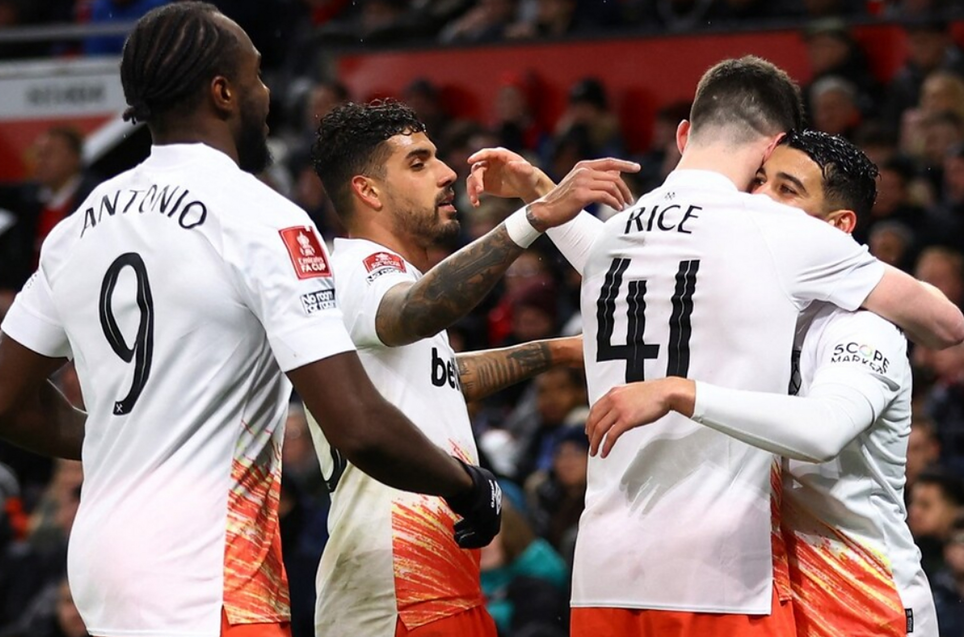 国际比赛日足总杯焦点战，曼联刷新队史纪录，管理层满意，临场指挥获称赞 