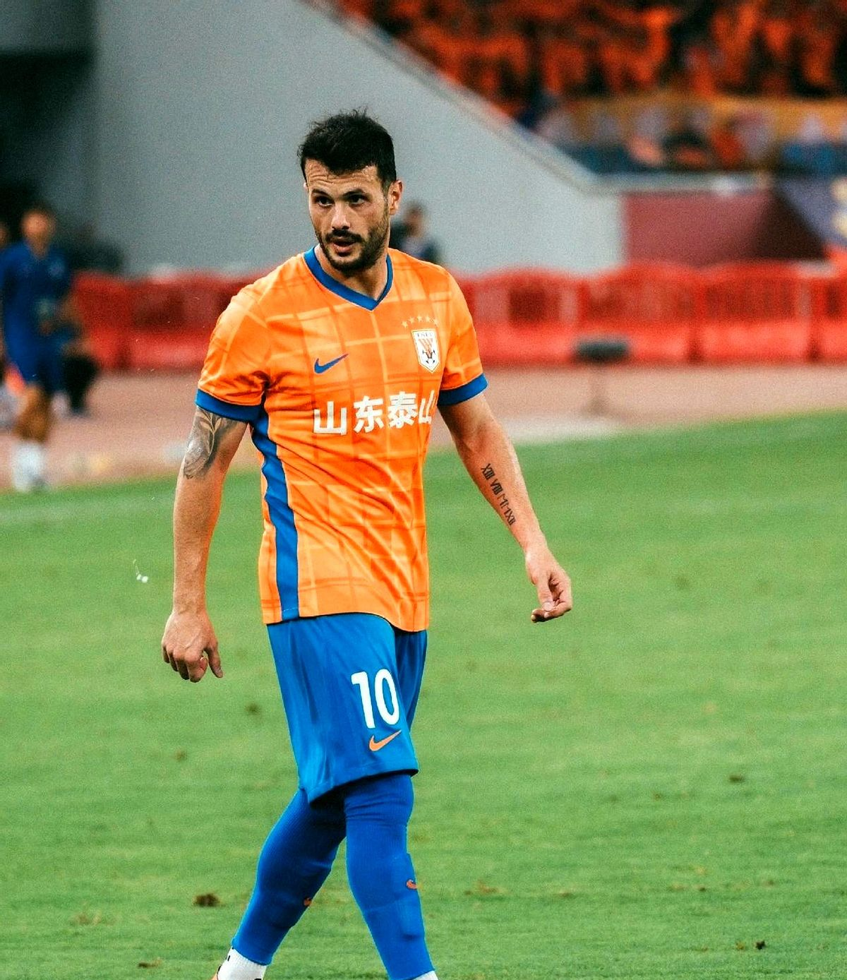 里程碑夜！山东泰山状态回暖；西甲清晨刷纪录；球迷炸锅；资深球员宣示担当的简单介绍