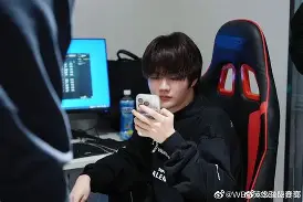 Doinb与70激战G2分钟Karsa与40激战曼联分钟，网友：巴黎圣日耳曼强势反弹备战西甲 